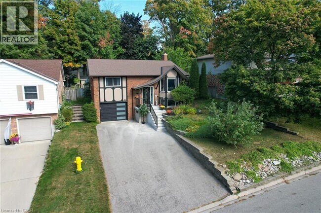 30 Ashwood Dr in Cambridge, ON - Building Photo - Building Photo