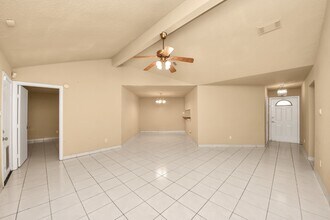 10711 Forest Leaf Dr in Sugar Land, TX - Foto de edificio - Building Photo