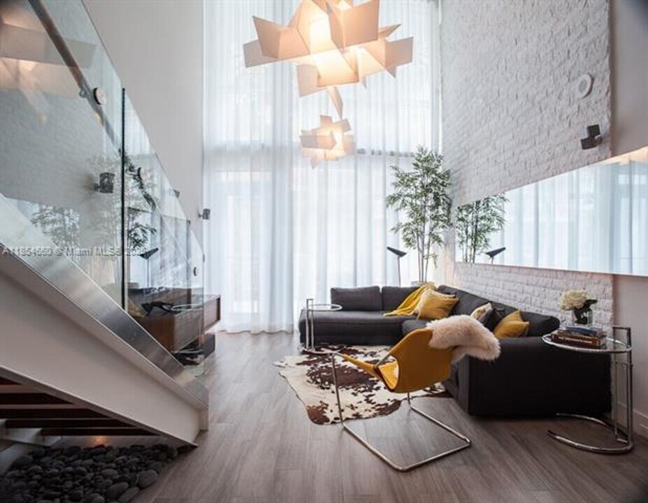 303 NE 20th Terrace in Miami, FL - Building Photo