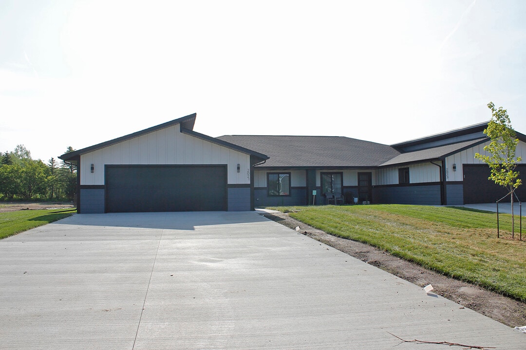 2021-2023 Lucerne Ave in Brookings, SD - Foto de edificio
