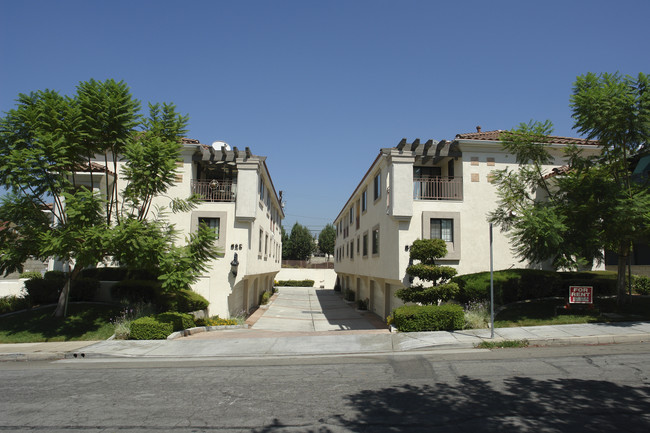 821-825 W Padilla St in San Gabriel, CA - Foto de edificio - Building Photo