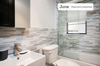 Private bedroom in 3 bed/1 bath Home in New York, NY - Building Photo - Building Photo