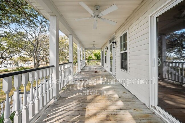 1019 W Oceanview Rd in Charleston, SC - Building Photo - Building Photo