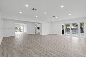 9021 NW 7th Ct in Pembroke Pines, FL - Building Photo - Building Photo