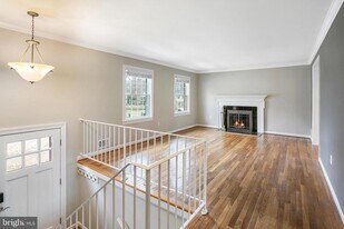 8300 Midwood St in Alexandria, VA - Building Photo