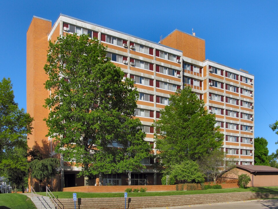 Westgate Towers in Ottumwa, IA - Foto de edificio