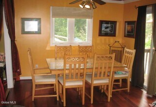 18 Vanderbilt Ave in Saratoga Springs, NY - Building Photo - Building Photo