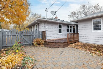 301 W 2nd St in Waconia, MN - Foto de edificio - Building Photo