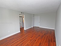 9411 SW 4th St, Unit 308 in Miami, FL - Building Photo - Building Photo