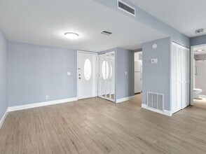 183 Lake Carol Dr in West Palm Beach, FL - Building Photo - Building Photo