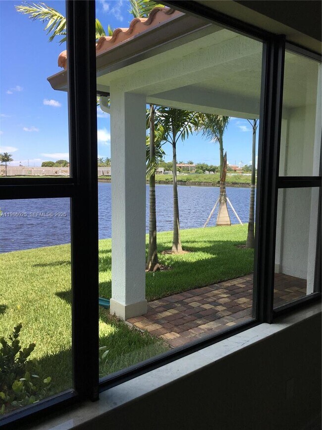 1501 SW 113th Ave in Pembroke Pines, FL - Building Photo - Building Photo