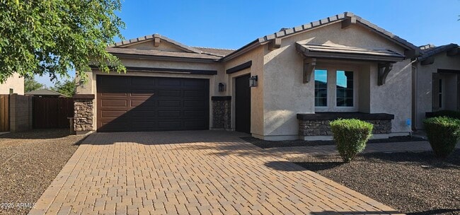 property at 3104 E Wildhorse Ct