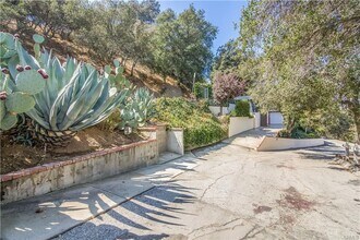 7036 High Cliff Trail in Tujunga, CA - Building Photo - Building Photo