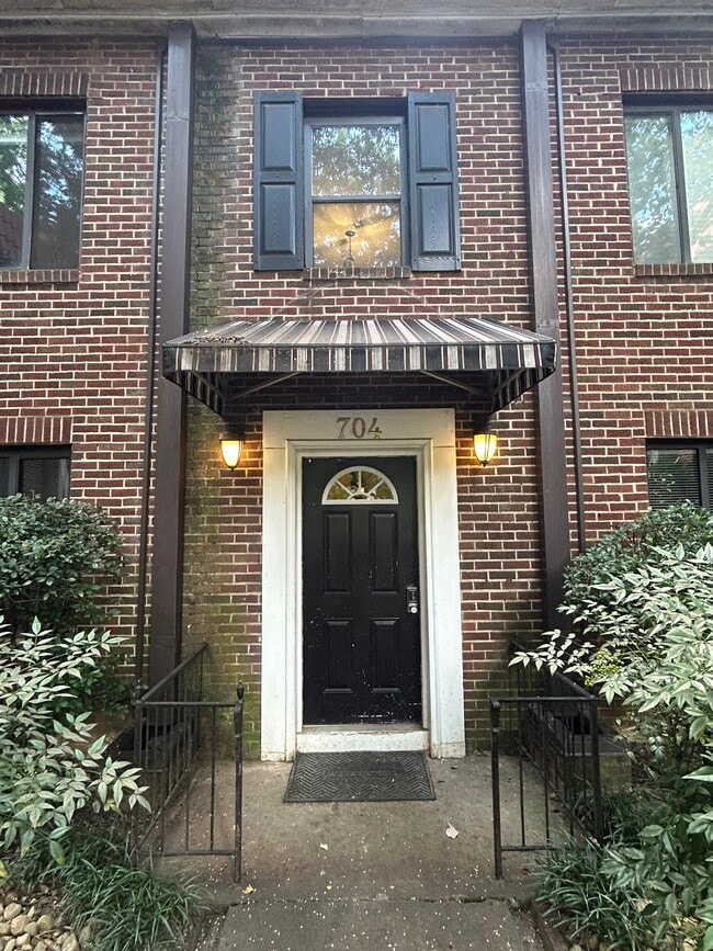 704 Argonne Ave NE in Atlanta, GA - Building Photo - Building Photo