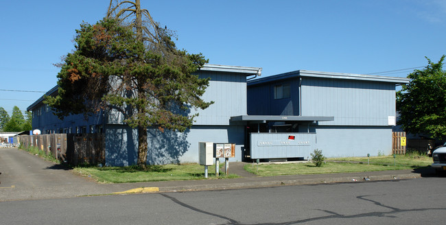 Shade Tree Court in Eugene, OR - Foto de edificio - Building Photo