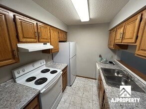 916 S Menlo Ave in Sioux Falls, SD - Building Photo - Building Photo