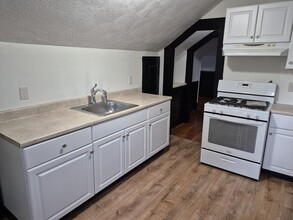 126 W Wyoming Ave in Melrose, MA - Foto de edificio - Building Photo