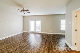 528 Trickum Hill Dr in Lawrenceville, GA - Building Photo