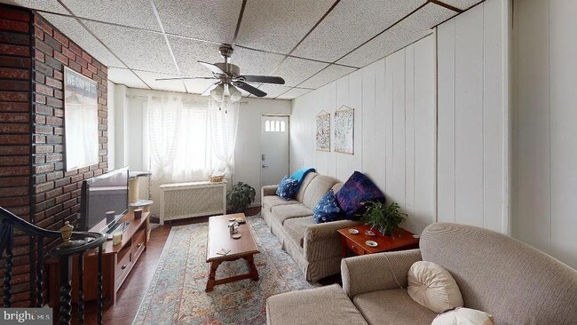 415 E Flora St in Philadelphia, PA - Building Photo - Building Photo