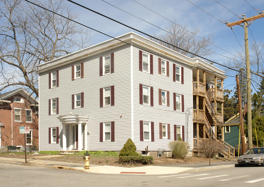 174 Seneca Ln in Manchester, NH - Foto de edificio