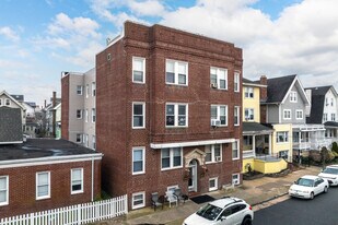 11 S Oakland Ave in Ventnor City, NJ - Building Photo