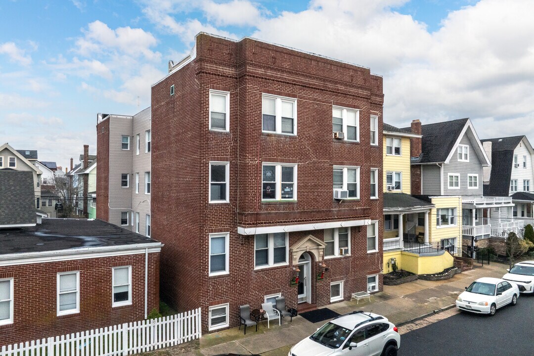 11 S Oakland Ave in Ventnor City, NJ - Foto de edificio