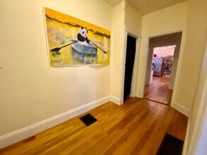 30 Egleston St, Unit 1 in Boston, MA - Foto de edificio - Building Photo