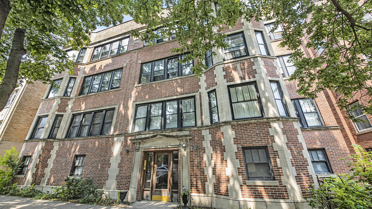 1348-1350 E Hyde Park Blvd in Chicago, IL - Building Photo