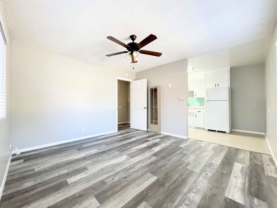 137 S Myers St in Oceanside, CA - Building Photo