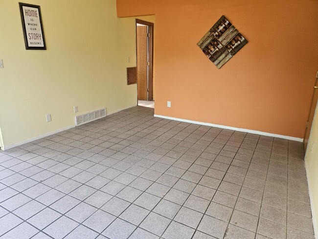 325 Sentinel Dr in Waukesha, WI - Building Photo - Building Photo