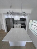 9064 Collins Ave in Miami Beach, FL - Building Photo