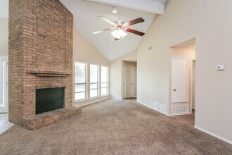 406 Kalmia Dr in Arlington, TX - Building Photo - Building Photo