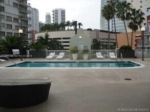 1402 Brickell Bay Dr in Miami, FL - Building Photo - Building Photo