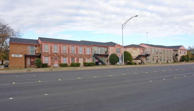 Sycamore Park Apartments in Fort Worth, TX - Building Photo - Building Photo