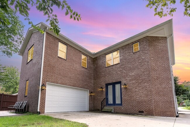 property at 1000B Woodmont Blvd
