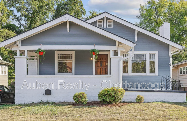 property at 2419 Oak St