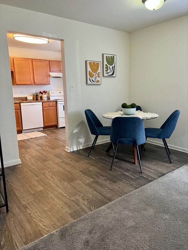 Auburn Pointe in Newport News, VA - Building Photo - Building Photo