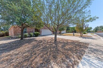 208 Pecanwood S in Kyle, TX - Foto de edificio - Building Photo