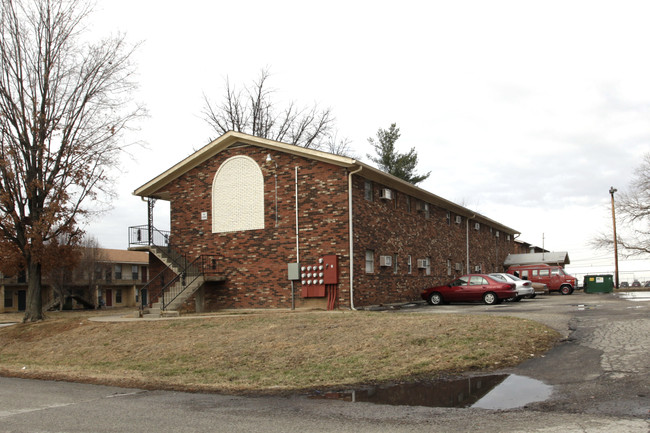 4517 Beechbrook Rd in Louisville, KY - Foto de edificio - Building Photo