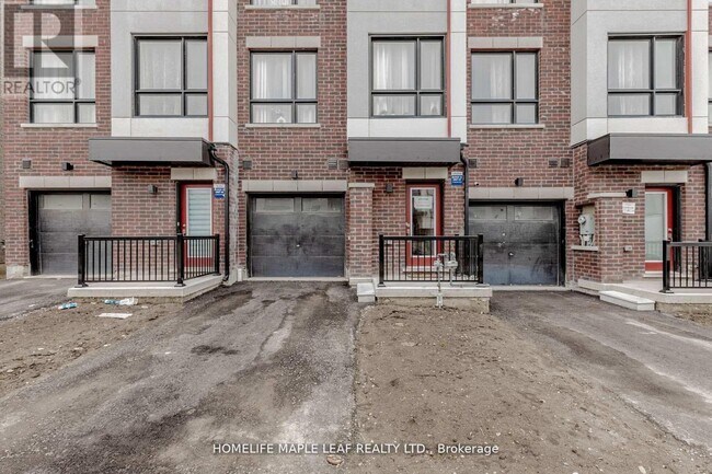 15 Bateson St in Ajax, ON - Building Photo - Building Photo