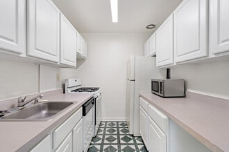 Foxhall Terrace in Washington, DC - Foto de edificio - Interior Photo