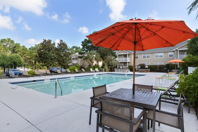 Cypress Pointe Apartment Homes in Wilmington, NC - Foto de edificio - Building Photo