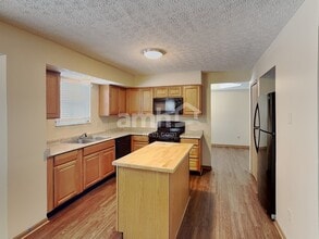 6647 Hilmar Dr in Westerville, OH - Building Photo - Building Photo