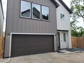 240 Julia St in Houston, TX - Building Photo