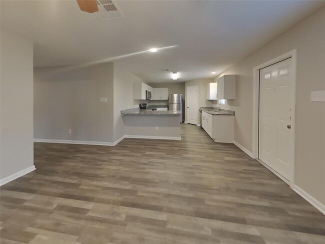 15685 Briar Frst Dr in Cut And Shoot, TX - Foto de edificio - Building Photo