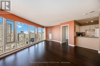 210-2210 Victoria St in Toronto, ON - Building Photo - Building Photo