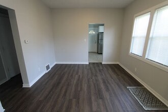 5821 S 19th St in Omaha, NE - Building Photo - Building Photo