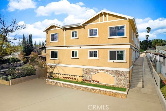 property at 5639 Huntington Dr