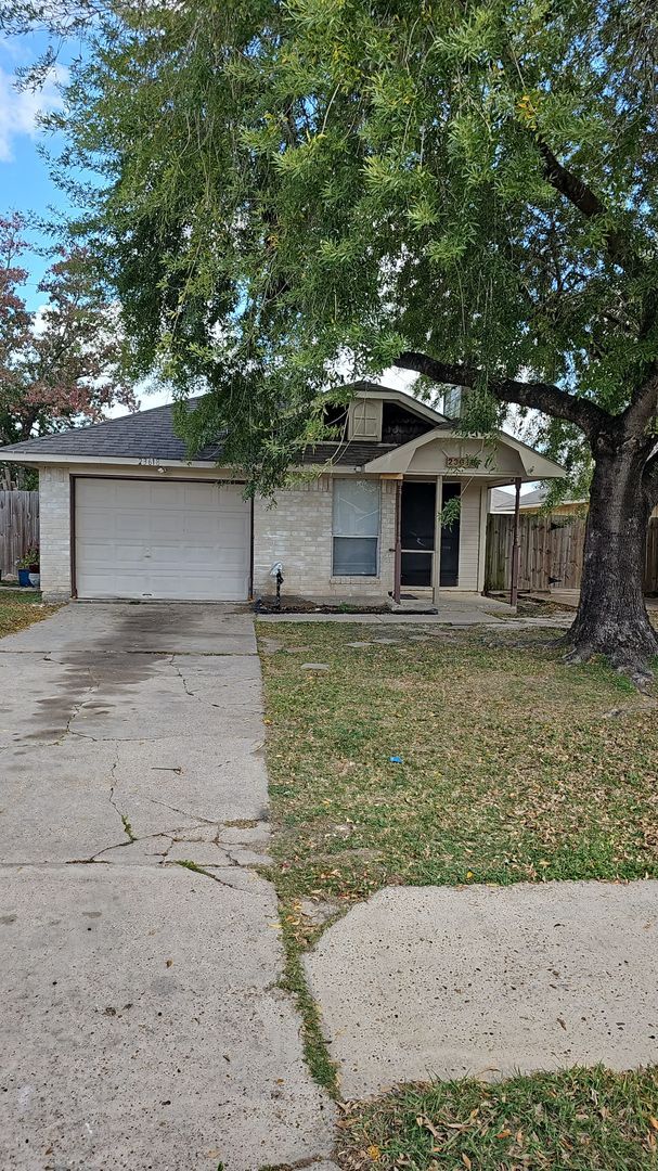 property at 23618 Pebworth Pl