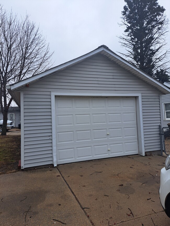 430 W Galena Ave in Freeport, IL - Building Photo - Building Photo